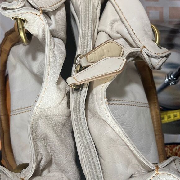Wilsons Leather Cream Shoulder Bag - Picture 7 of 16